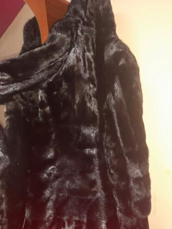 Продам шубу из натурального меха от baiyi furs