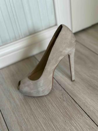 Туфли на каблуках