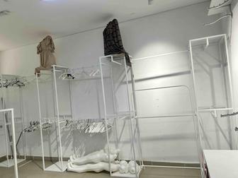 Торговое оборудованиe стойки,ршкафы ресепшн,вешалки