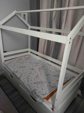 Продам детскую кровать с ортопедическим матрасом