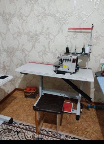 Продам оверлок промышленный