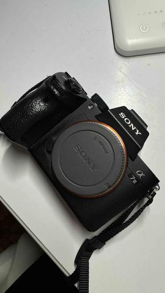 Продам комплект камера Sony A7III объектив Sony FE 24-70mm f/2.8 GM