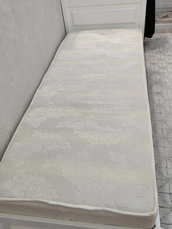 Кровать односпальная с матрасом