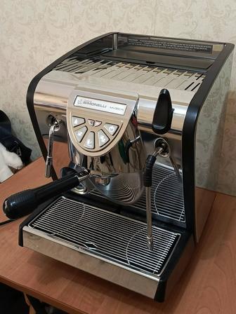 Профессиональная Кофемашина Nuova Simonelli