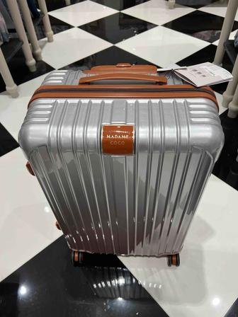 Чемодан новый