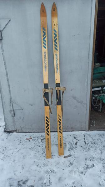 Продам лыжи.