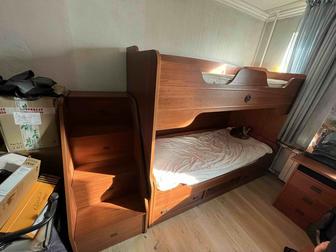 Двухъярусная кровать