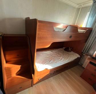 Двухъярусная кровать