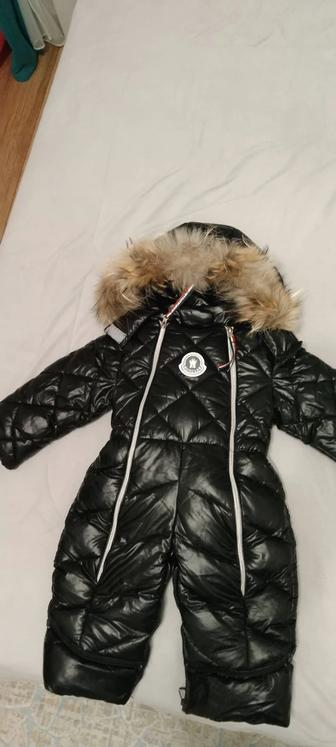 Продам зимний комбинезон Moncler