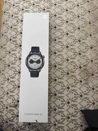 Продам часы xiaomi Watch
