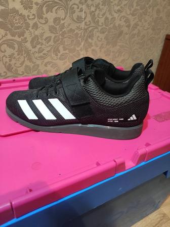 Продам Штангетки adidas powerlift 4. В хорошем состоянии.