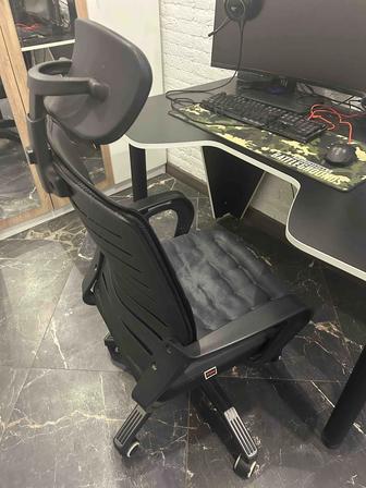 Продам игровой стул