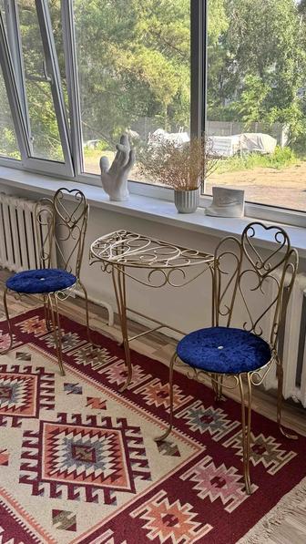 Продам кованные стол и 2 стула