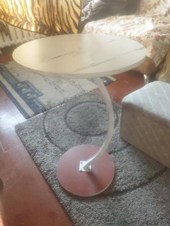 Продам журнальный столик.