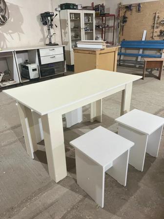 Стол обеденный со стульями