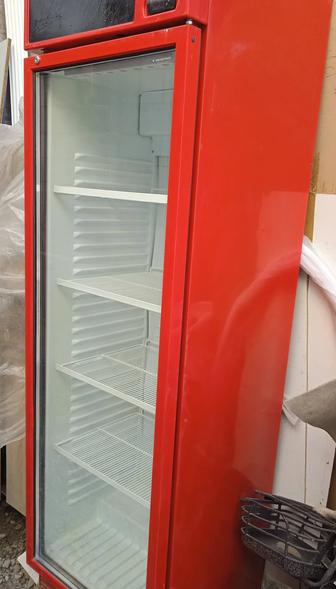 Продам витринный холодильник