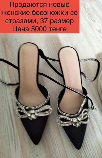 Босоножки женские черные