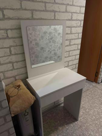 продам туалетный/косметический столик