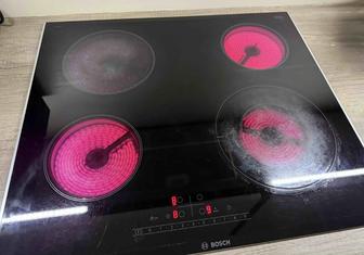 Электрическая варочная поверхность Bosch PKF675FP1E