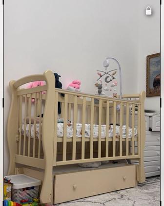 Продам детскую кроватку маятник