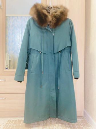Парка зеленый Размер 42.-44 точно будет.