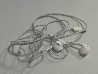 Наушники apple EarPods with LIGHTning Connector