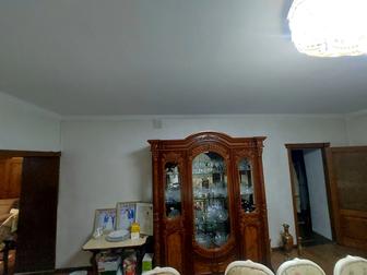 Витринный шкаф