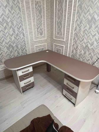Продам угловой компьютерный стол