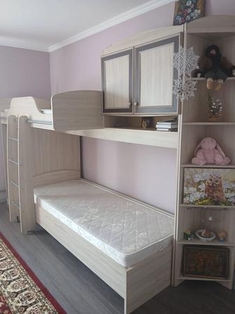 Продам кровать два яруса.В отличном состоянии.