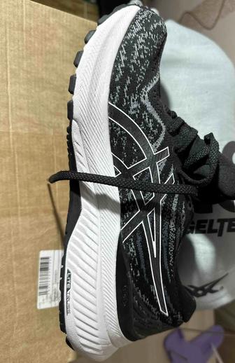 Продам кроссовки