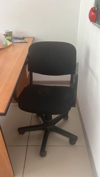 Продам офисные стулья