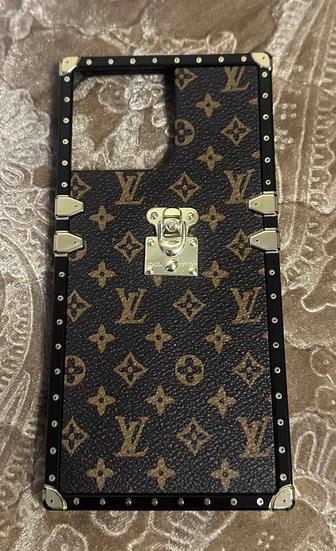 Чехол Louis Vuitton на IPhone 14 Pro Max