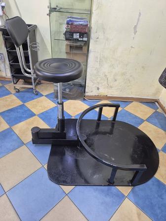 Продам чёрный кресло для барберов и парикмахеров