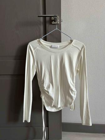 Лонгслив в отличном состоянии