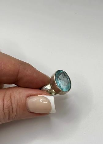 Голубой топаз кольцо серебряное