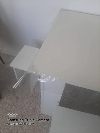 Стол со стульями