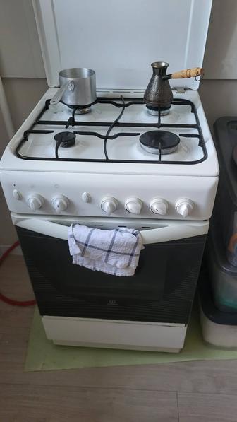 Продам газовую плиту Indesit