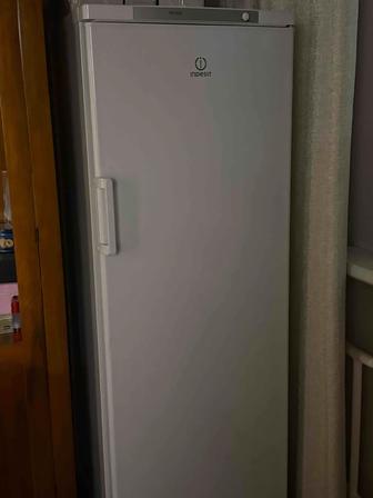 Продам морозильник indesit