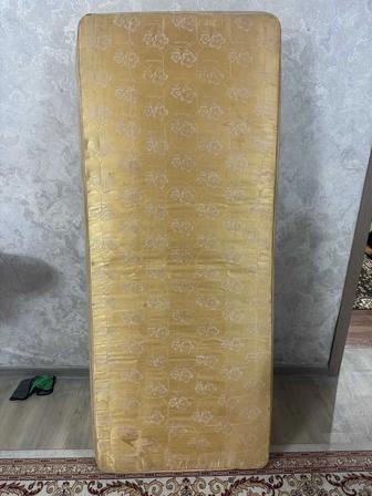 Срочно продам матрас пружиновый