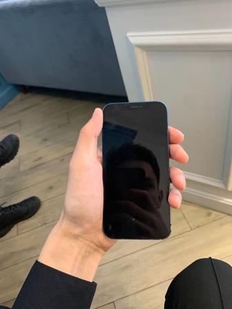 Продаю Айфон 12