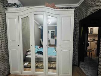 Продается стильный 5-дверный шкаф в отличном состоянии!