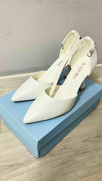 Красивые туфли на каблуке 38 размер