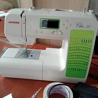 Продам швейную машинку janome