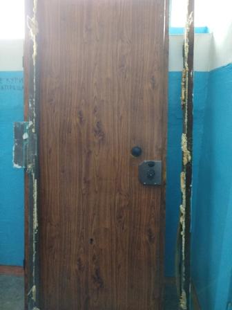 Продам металлическую дверь