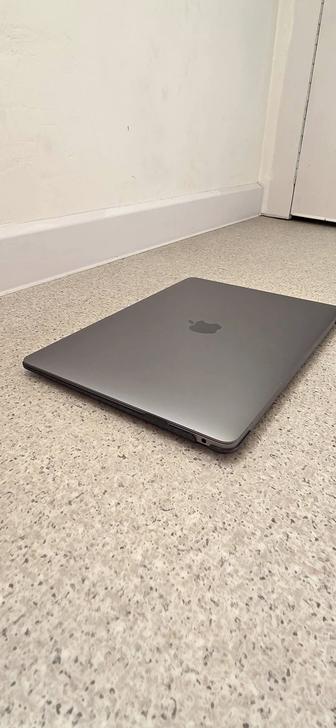 Продам Mac Book Air 2020