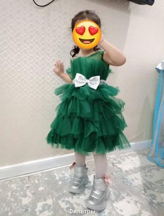 Продам нарядное платье для девочки