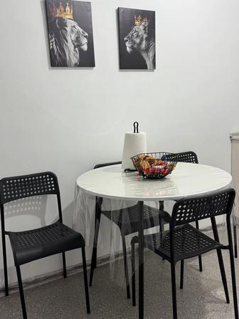 Продаю стол со стульями