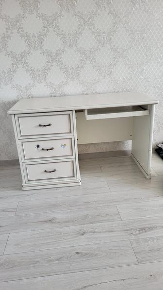 Продам компьютерный стол