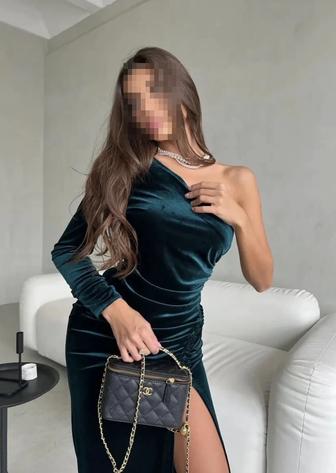 Элегантное изумрудное платье