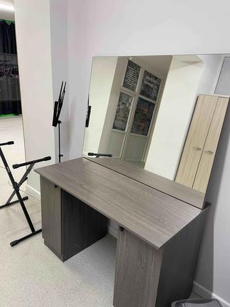 Продам стол с зеркалом(раздельно)